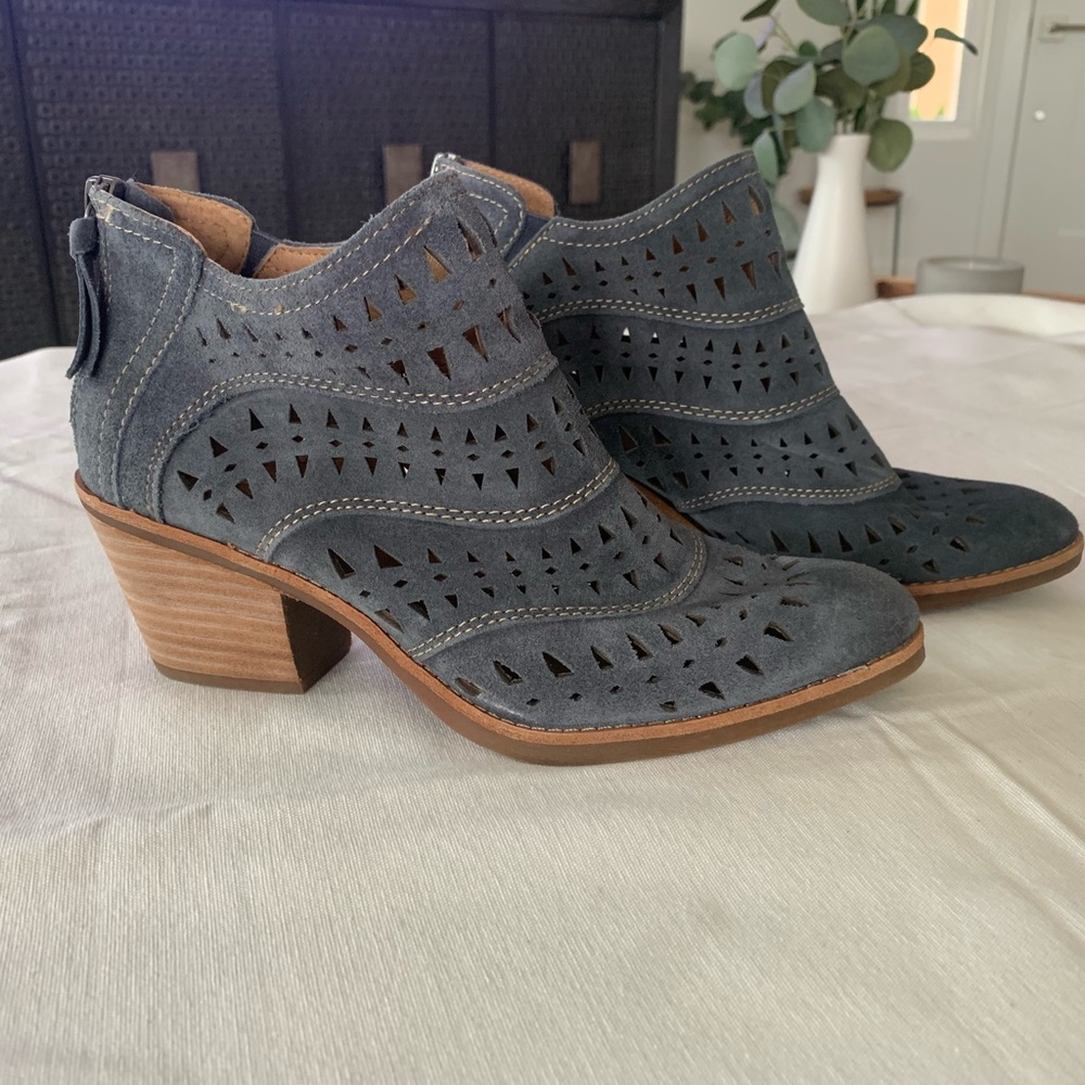 Sofft cutout booties EUC